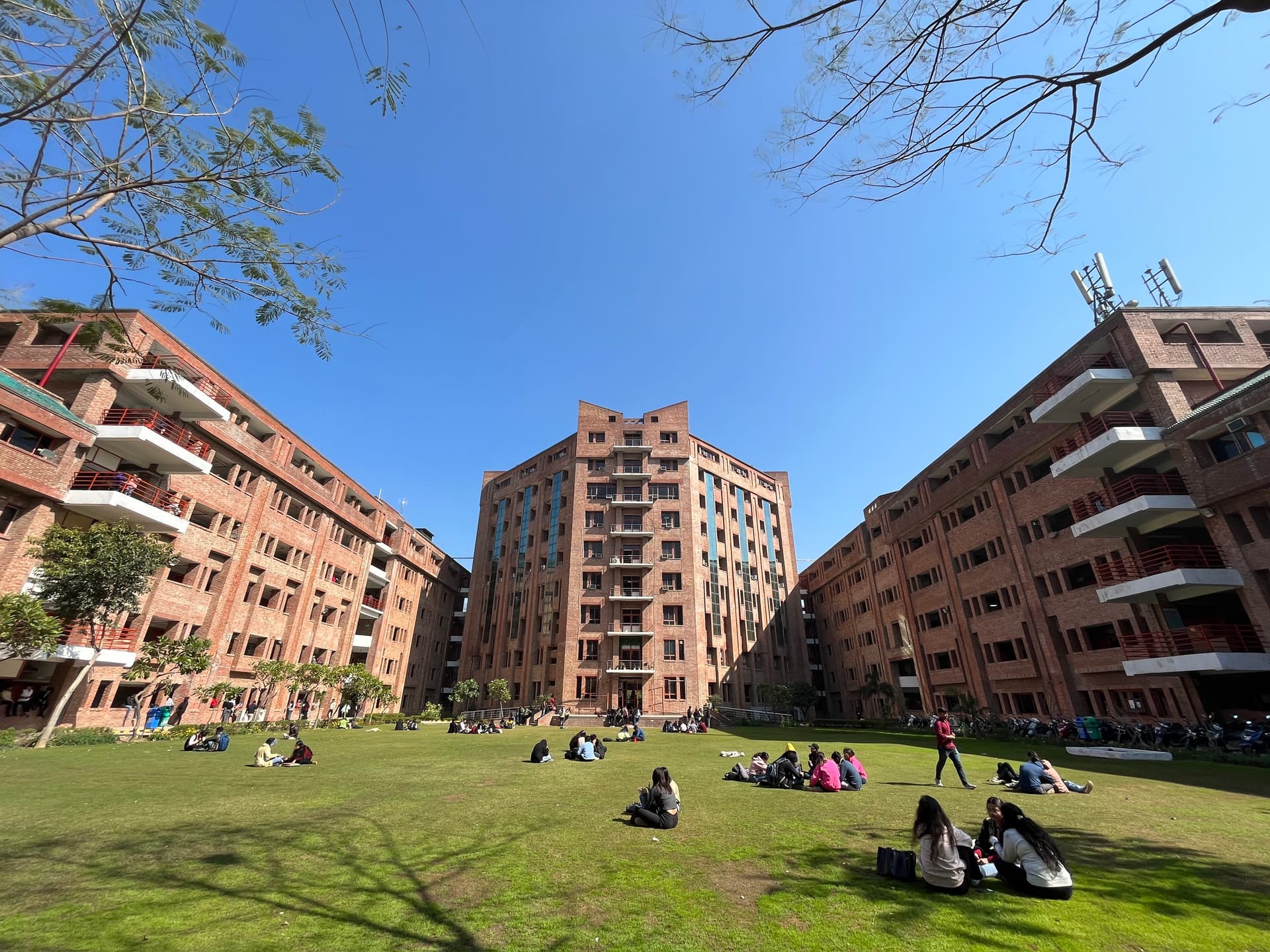 Sharda University-image