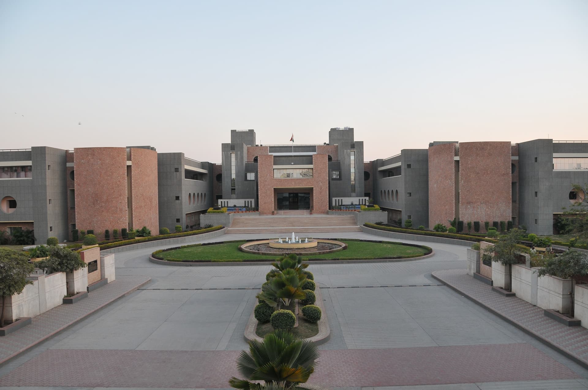 Shri Manibhai Virani & Smt. Navalben Virani Science College-image