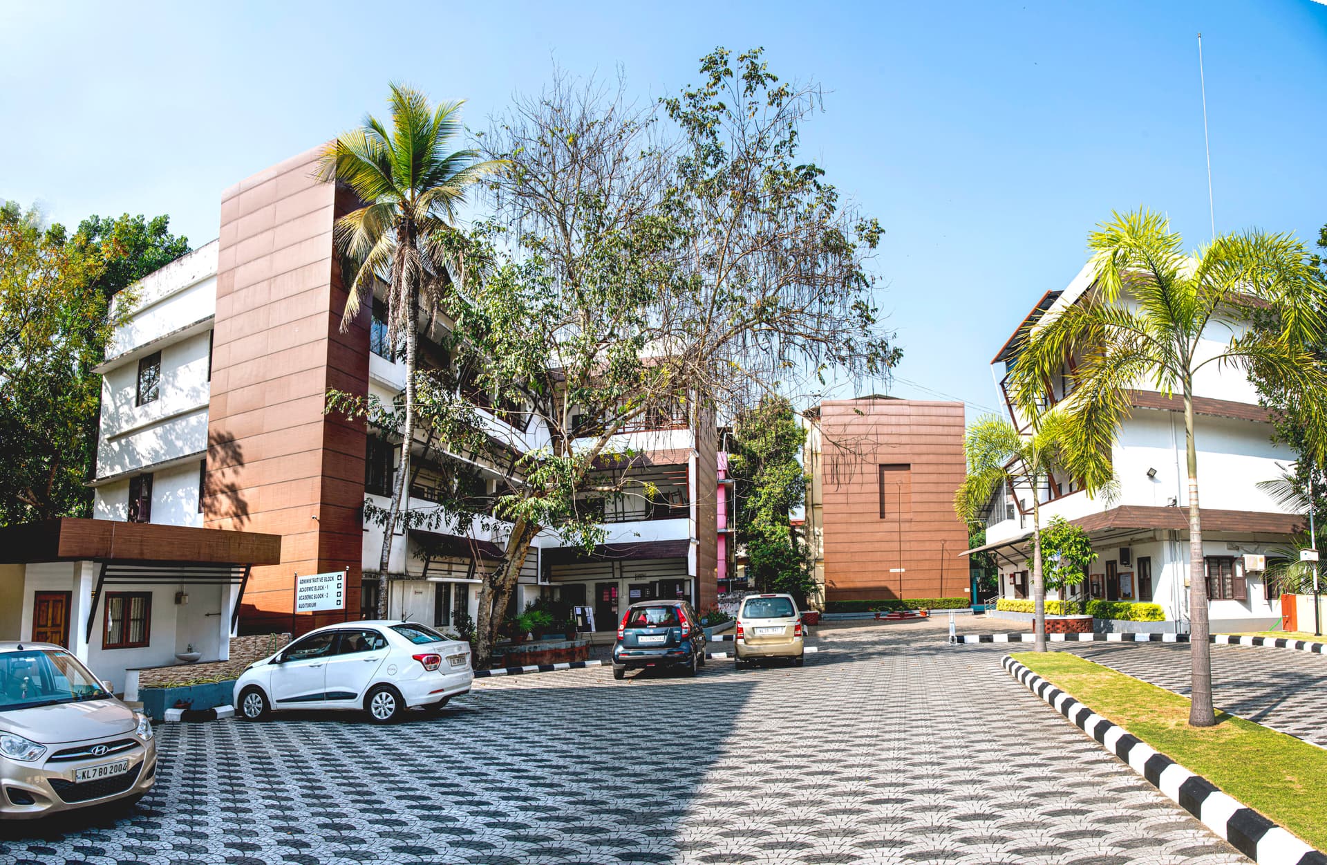 Chinmaya College of Arts, Commerce and Science-image