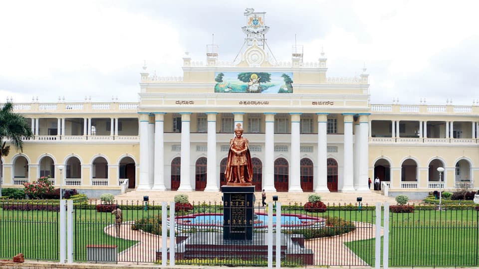 Maharaja's College-image