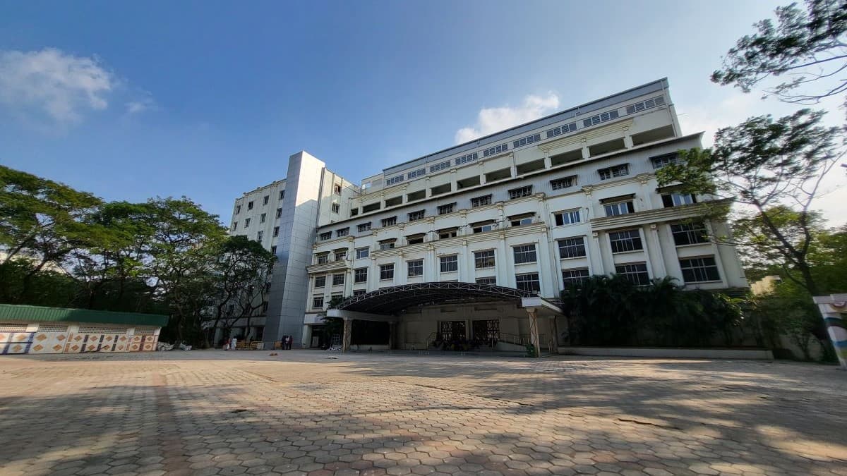 Easwari Engineering College-image