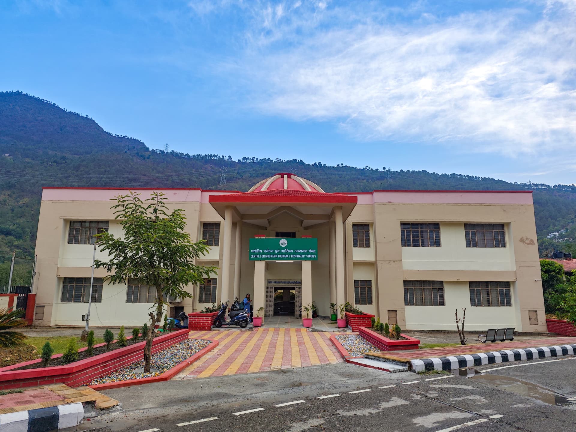 Hemvati Nandan Bahuguna Garhwal University-image