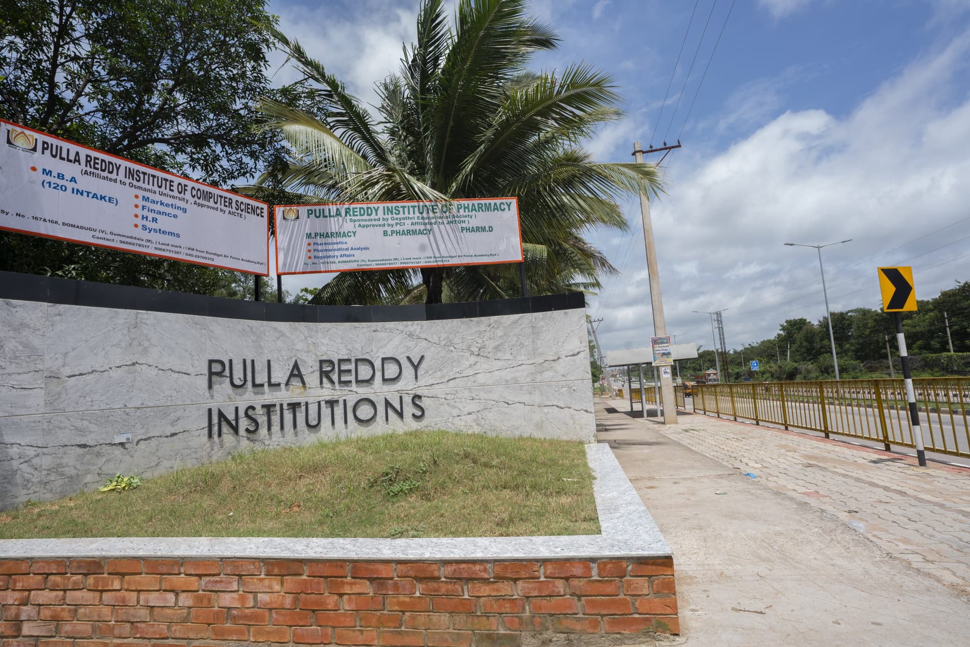 Pulla Reddy Institute of Pharmacy-image