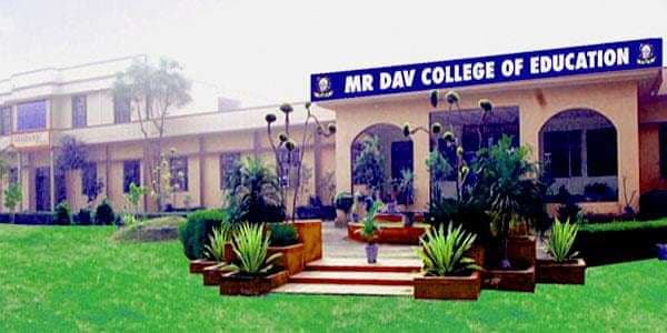MR DAV College of Education-image