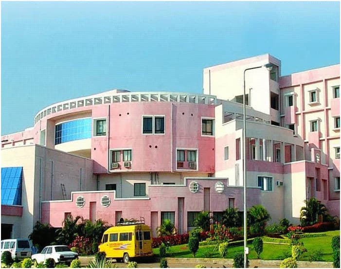 Maharajah's Institute of Medical Sciences-gallery-image-3