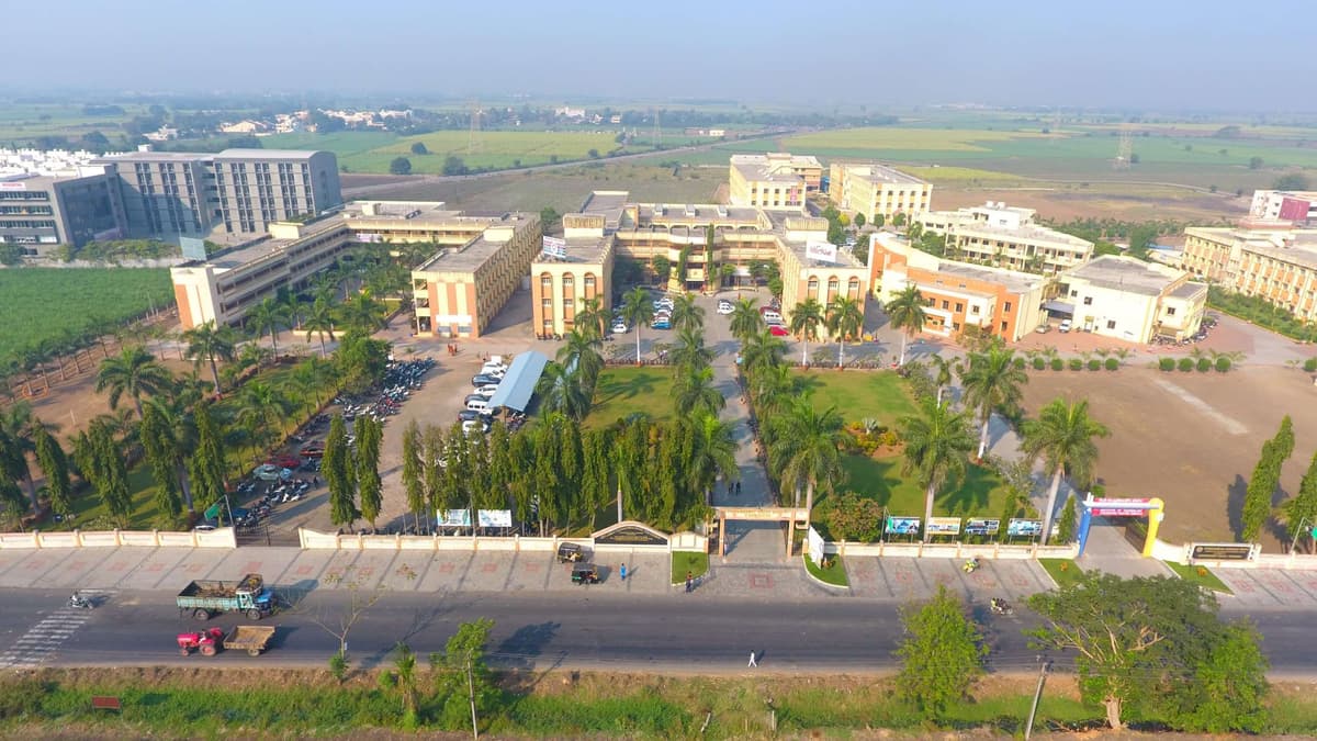 Bhulabhai Vanmalibhai Patel Institute Of Commerce, Uka Tarsadia University-gallery-image-2