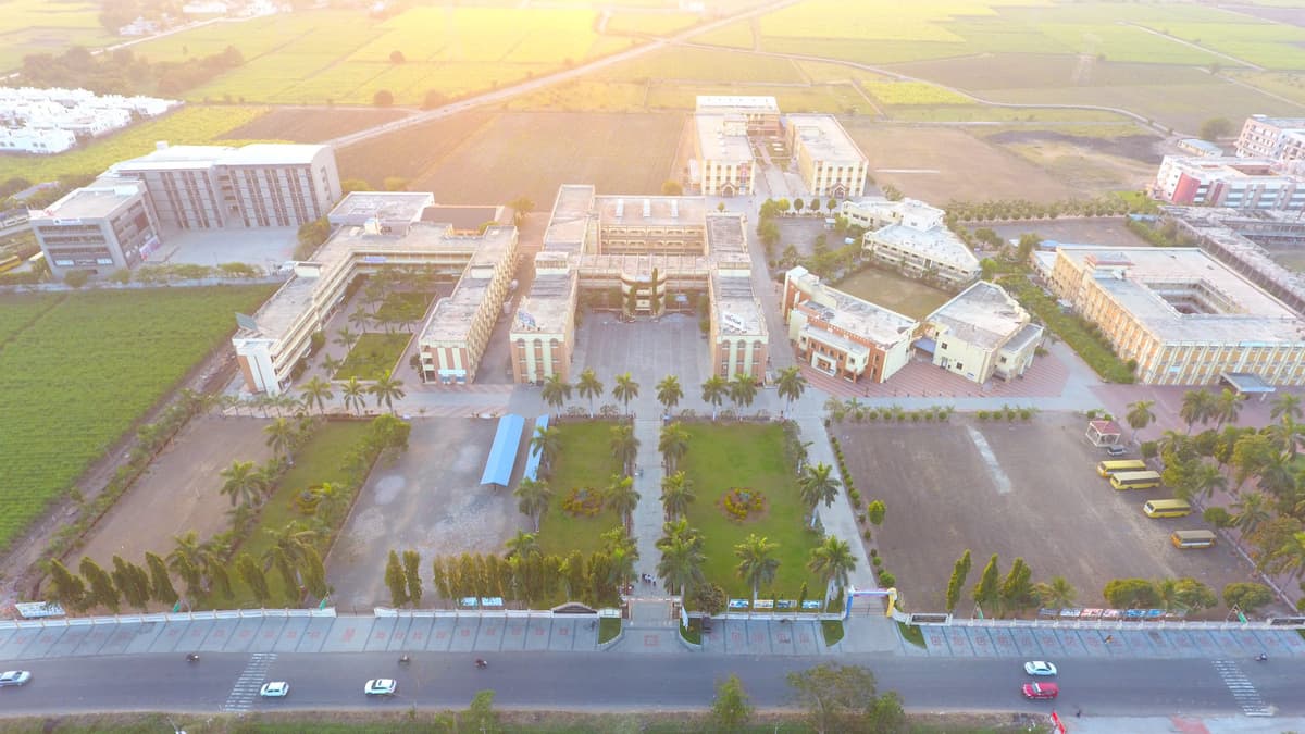 Bhulabhai Vanmalibhai Patel Institute Of Commerce, Uka Tarsadia University-gallery-image-1