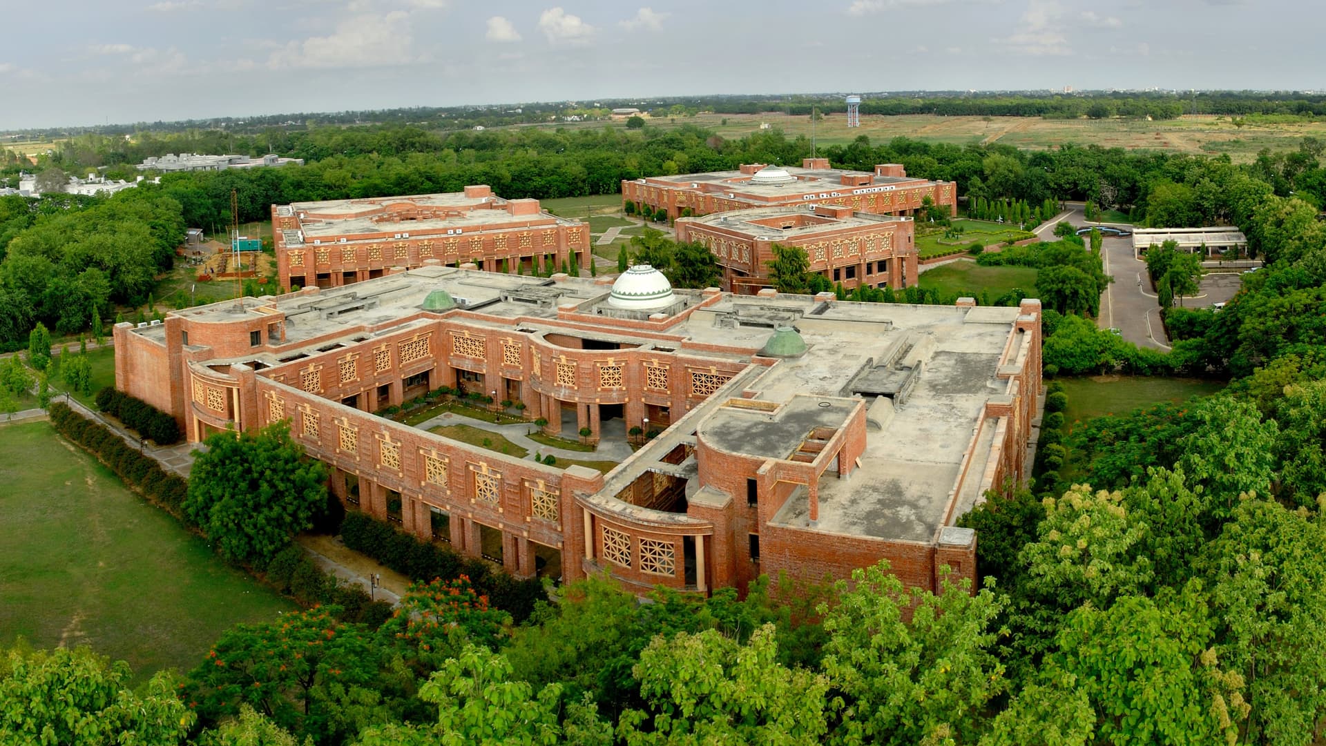 IIM Lucknow-image