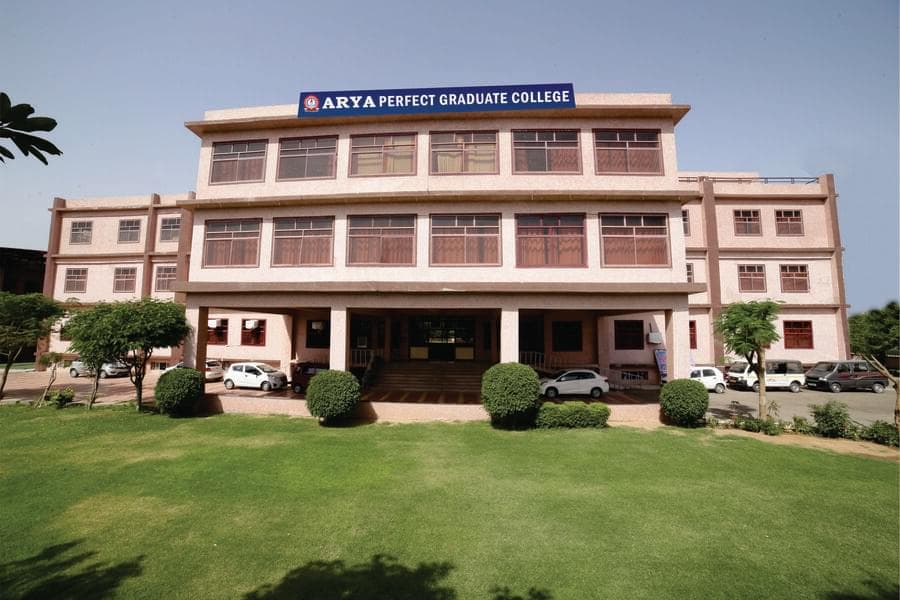 Arya Perfect Graduate College-image