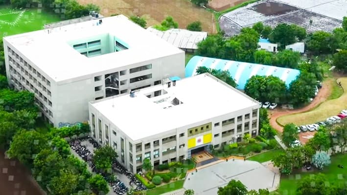 Swarrnim University-image