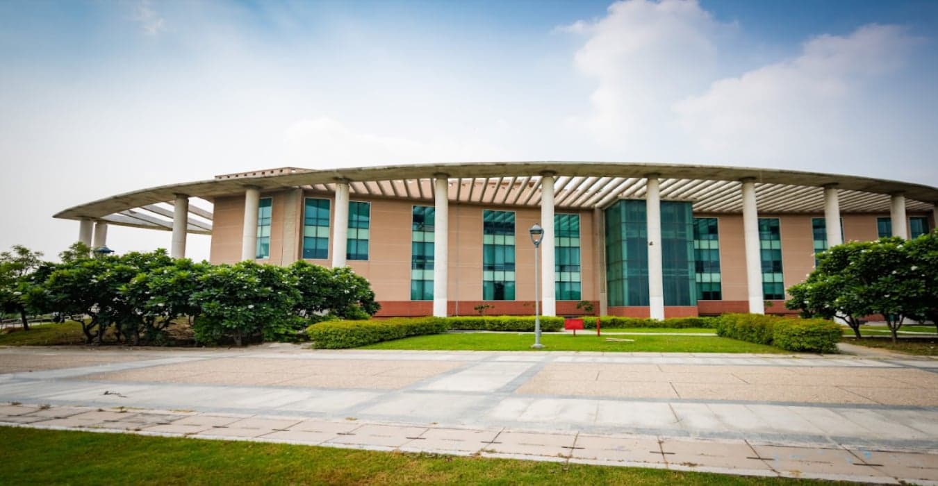 Shiv Nadar Institution of Eminence-image