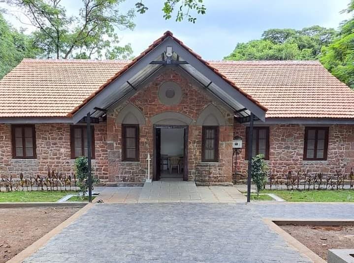 DES BJ College of Physiotherapy-gallery-image-3