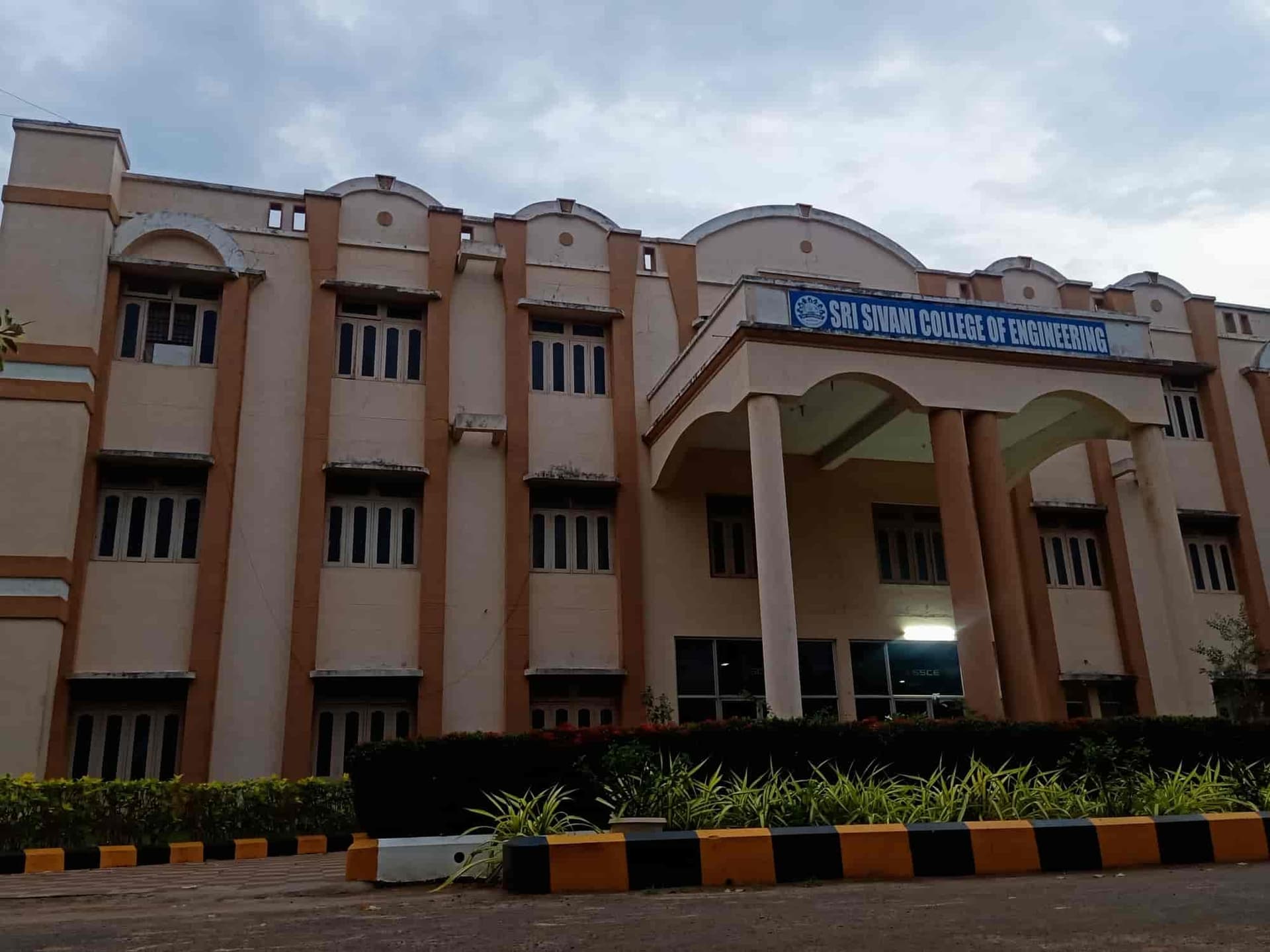 Sri Sivani College of Engineering-image