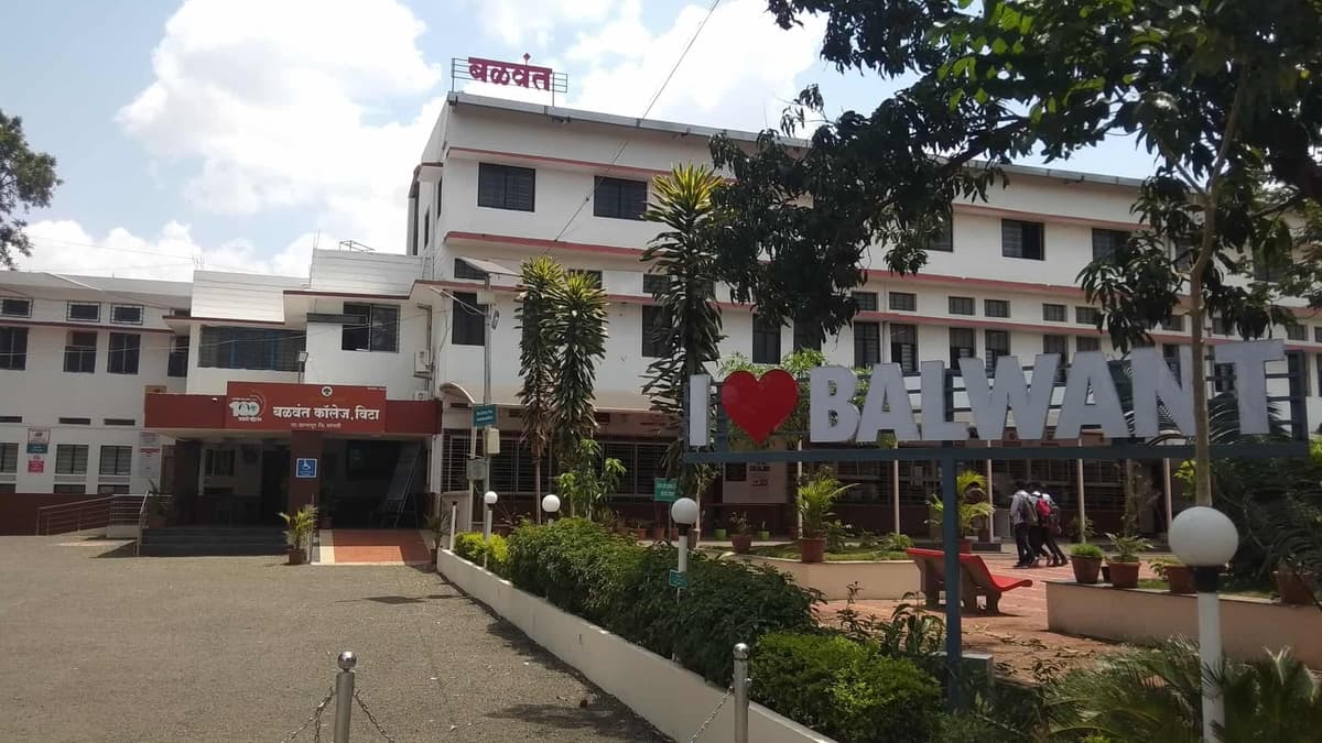 Balwant College, Vita-gallery-image-1